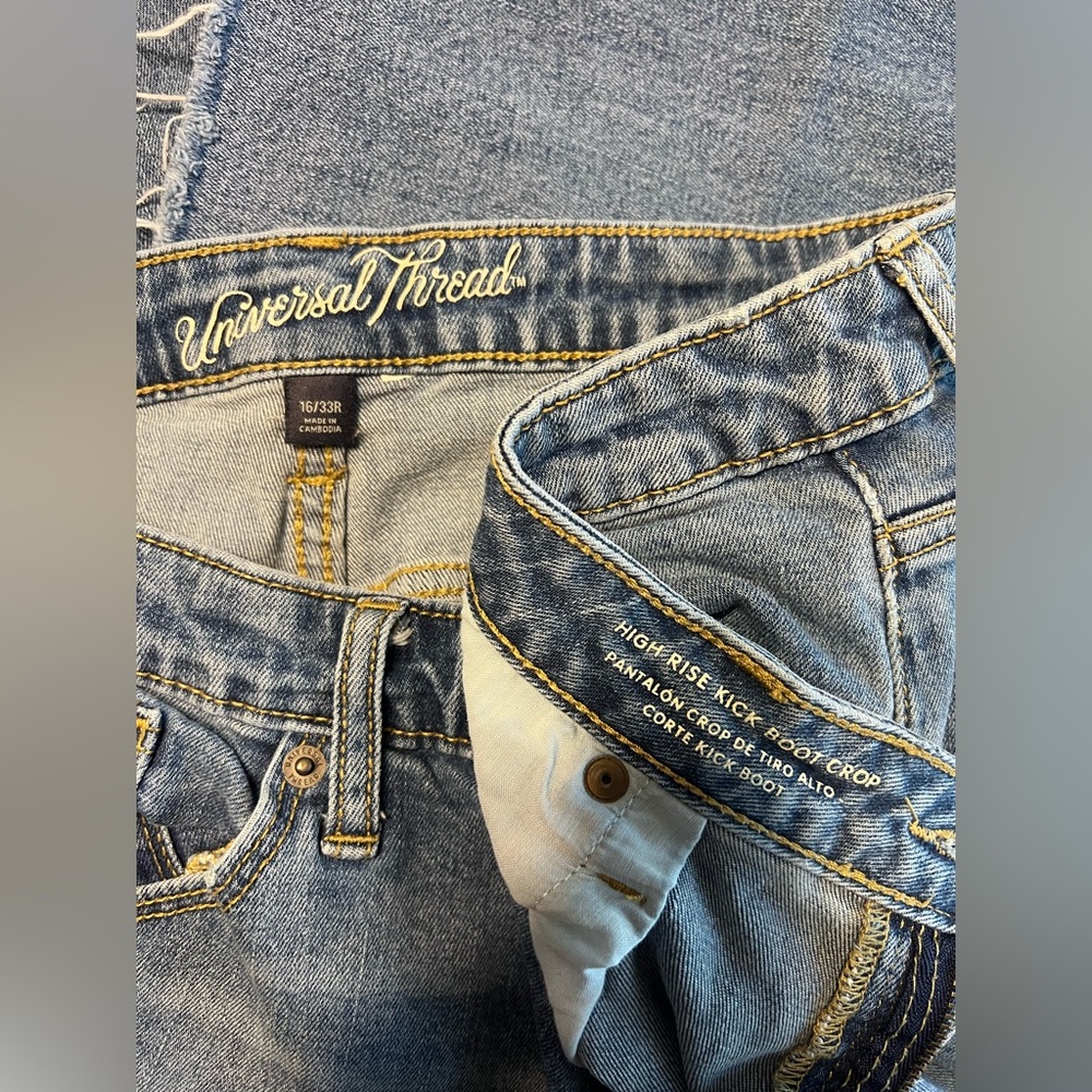 Universal Thread Cropped Jeans - Picture 3 of 4